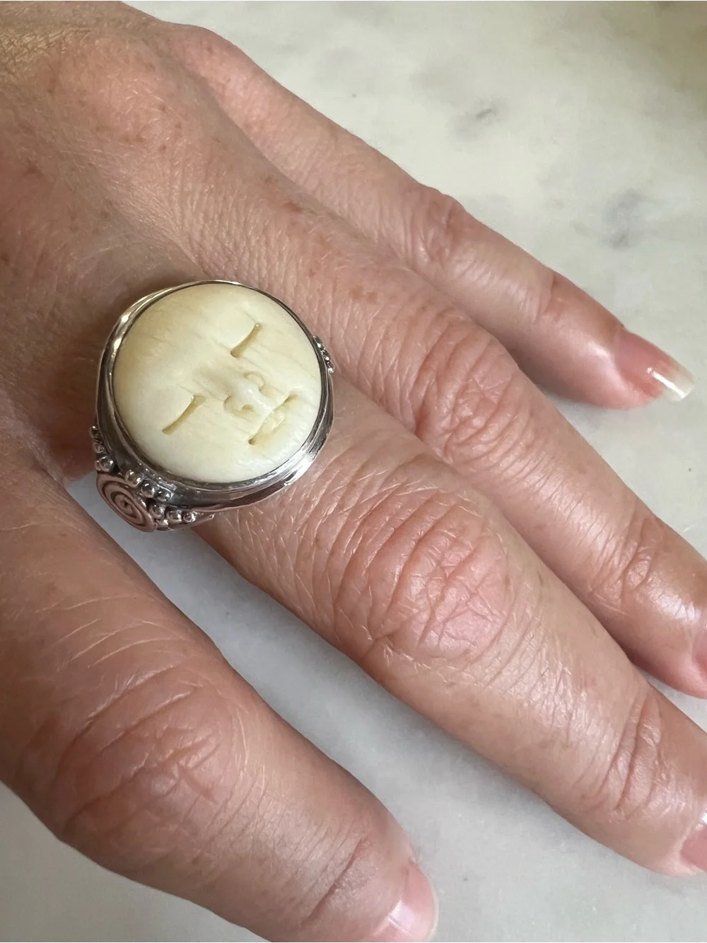 Vintage 925 Sterling Silver 9g Moon Face Carved Bone Balinese Statement Ring Sz9